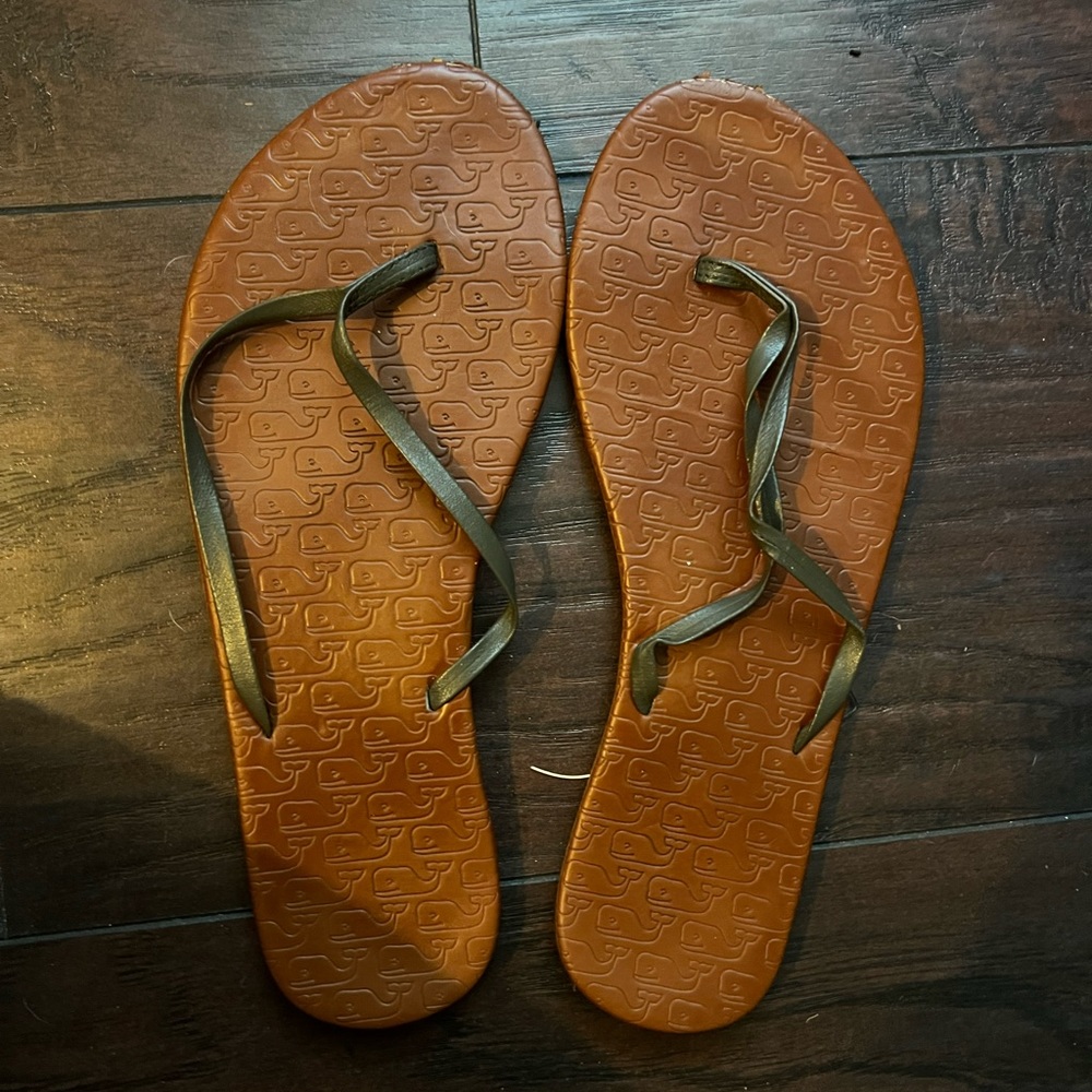 Brand new vineyard vines flip flops